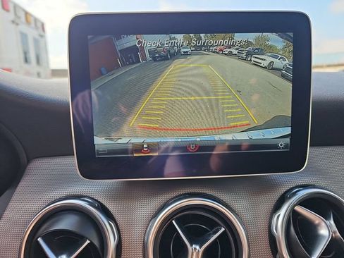 Used 2019 Mercedes-Benz GLA 250 4MATIC image 17
