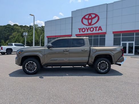 Used 2025 Toyota Tacoma TRD Sport w/ TRD Sport Upgrade Package AWD/4WD image 2