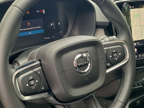 New 2026 Volvo XC40 B5 Plus w/ Climate Package AWD/4WD image 8