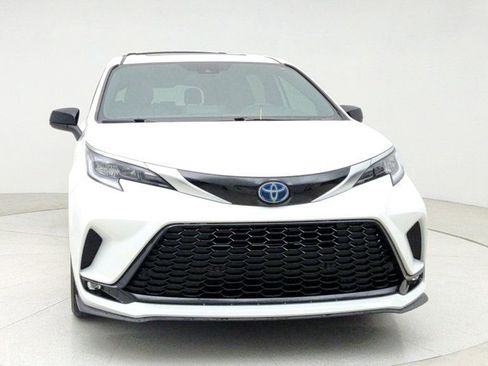 Used 2023 Toyota Sienna XSE image 2