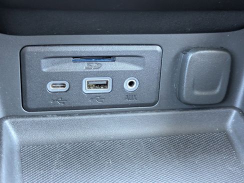 Used 2023 GMC Terrain SLT image 28