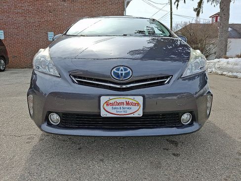 Used 2014 Toyota Prius V Five image 2