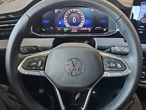 Used 2025 Volkswagen Jetta SE image 33