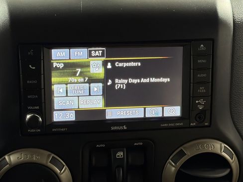 Used 2016 Jeep Wrangler Unlimited Sahara image 18