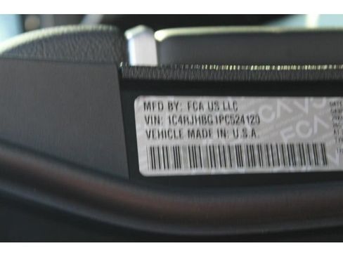 Used 2023 Jeep Grand Cherokee Limited w/ Luxury Tech Group II AWD/4WD image 22