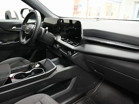 Used 2025 Chevrolet Equinox LT w/ Safety and Technology Package image 14