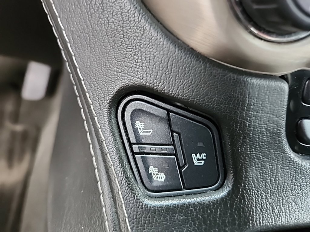 Used 2016 GMC Yukon XL Denali w/ Open Road Package AWD/4WD image 22
