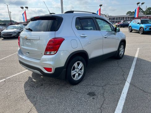 Used 2019 Chevrolet Trax LT FWD image 5