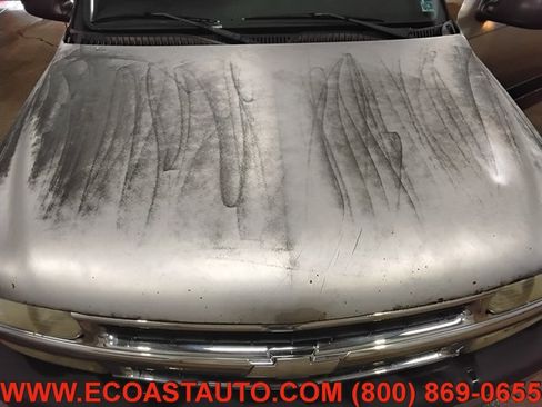 Used 2001 Chevrolet Tahoe LS w/ LS Preferred Equipment Group AWD/4WD image 17
