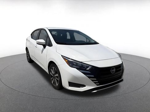 Used 2025 Nissan Versa SV FWD image 3