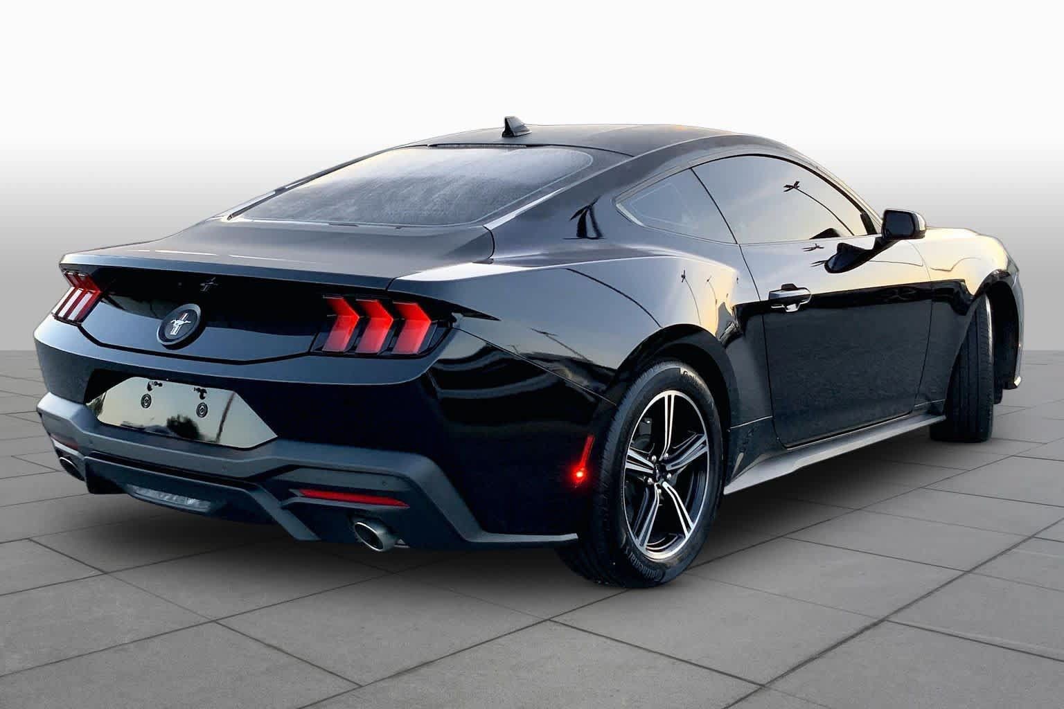 Used 2025 Ford Mustang Coupe RWD image 12