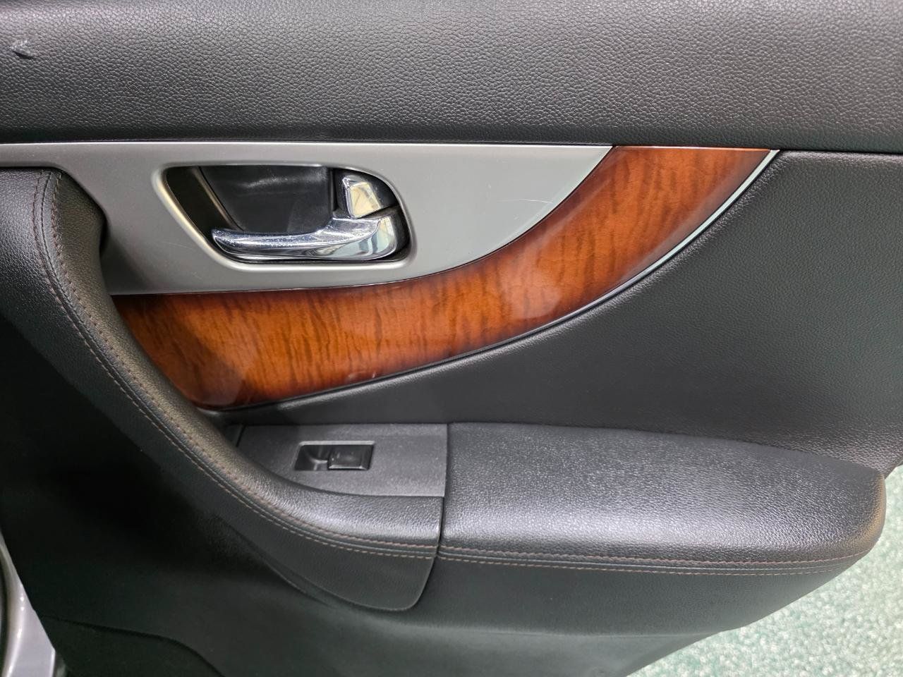 Used 2013 INFINITI FX37 AWD w/ Premium Pkg image 24