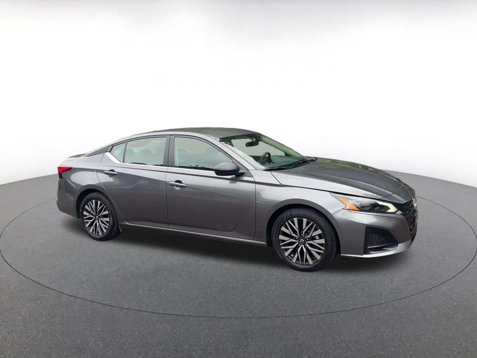 Used 2026 Nissan Altima 2.5 SV FWD image 2