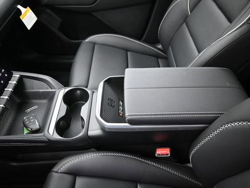 New 2026 GMC Terrain Denali w/ LPO, Black Badging Package image 18