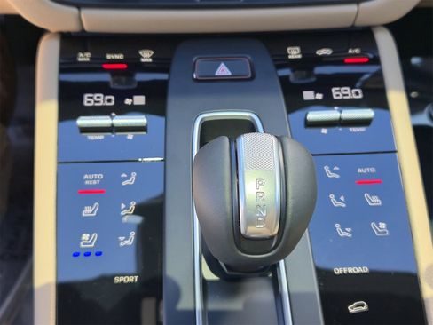 New 2025 Porsche Macan image 26