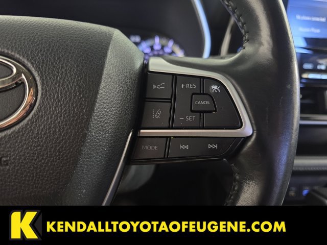 Used 2022 Toyota Highlander XLE AWD/4WD image 13