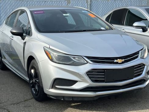 Used 2018 Chevrolet Cruze LT w/ RS Package image 3