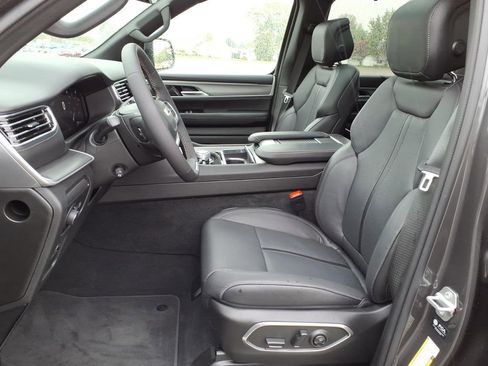 New 2026 Jeep Grand Wagoneer L Limited AWD/4WD image 10