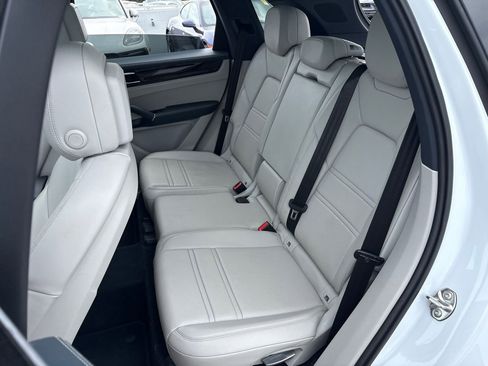 Used 2020 Porsche Cayenne image 6