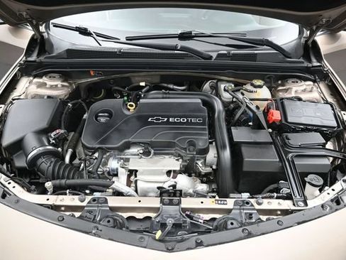 Used 2018 Chevrolet Malibu LT FWD image 30