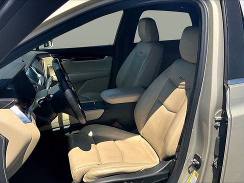 Used 2017 Cadillac XT5 Luxury w/ Driver Awareness Package image 22