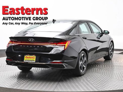 Used 2021 Hyundai Elantra SEL w/ Convenience + Premium Package FWD image 5