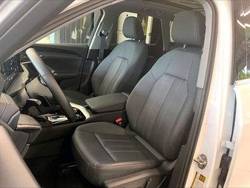 Certified 2025 Audi Q5 Premium w/ Convenience Package AWD/4WD image 5
