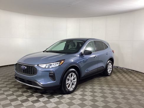 Used 2023 Ford Escape Active AWD/4WD image 5
