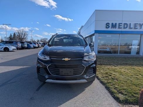 Used 2022 Chevrolet Trax LT w/ LT Convenience Package image 2