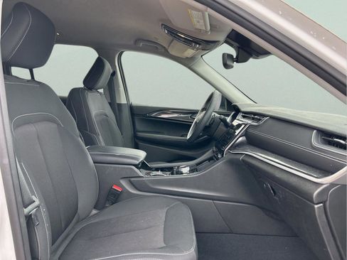 Certified 2023 Jeep Grand Cherokee Laredo image 30