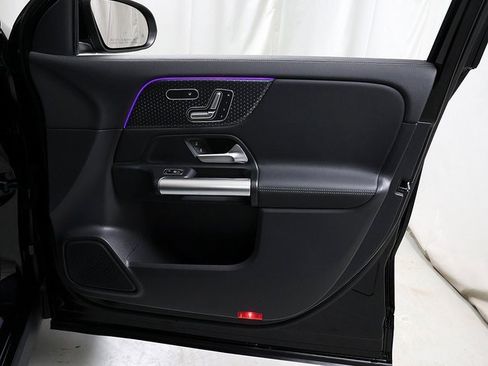 Used 2025 Mercedes-Benz GLA 250 4MATIC image 32