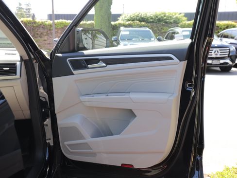 Used 2023 Volkswagen Atlas SE AWD/4WD image 9