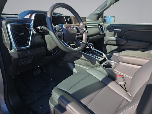 Used 2024 GMC Canyon Elevation w/ Elevation Premium Package AWD/4WD image 18