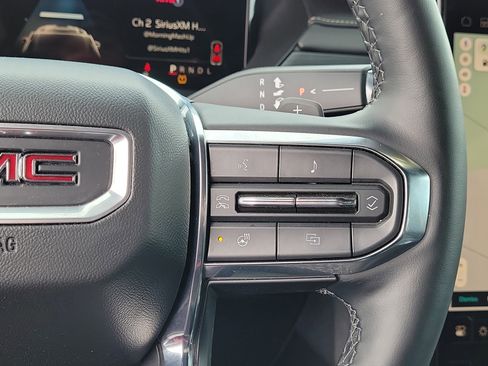 Used 2025 GMC Acadia Elevation image 26