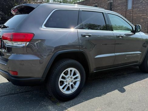 Used 2019 Jeep Grand Cherokee Laredo AWD/4WD image 11