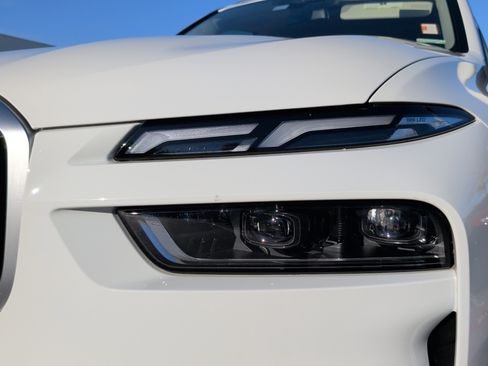 Certified 2023 BMW X7 xDrive40i w/ Premium Package image 3