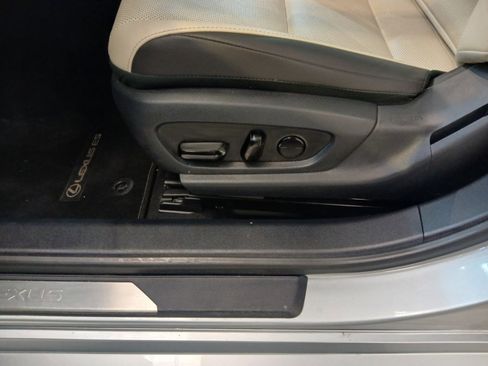 Used 2024 Lexus ES 350 w/ Premium Package image 11