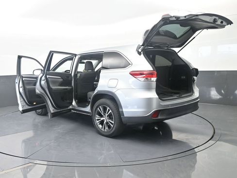 Used 2019 Toyota Highlander LE FWD image 73