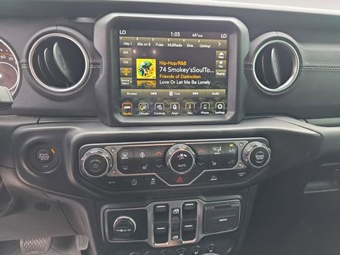 Used 2023 Jeep Wrangler Unlimited Sahara w/ LED Lighting Group AWD/4WD image 10