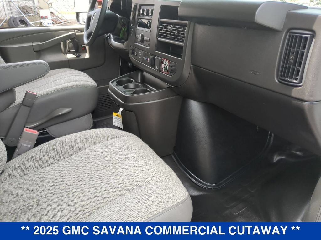 New 2025 GMC Savana 4500 w/ Power Convenience Package RWD image 18