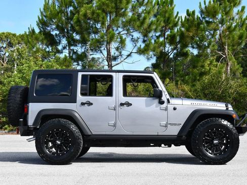 Used 2016 Jeep Wrangler Unlimited Rubicon w/ Connectivity Group AWD/4WD image 7