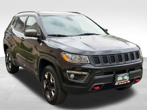Used 2017 Jeep Compass Trailhawk w/ Leather Interior Group AWD/4WD image 3