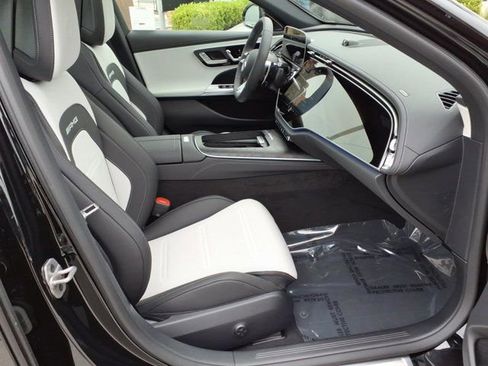 New 2026 Mercedes-Benz E 53 AMG e 4MATIC Sedan image 16