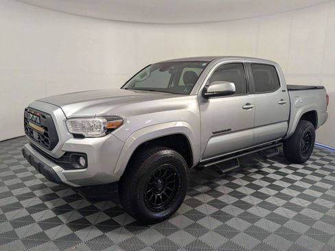 Used 2023 Toyota Tacoma SR5 w/ Technology Package RWD image 2