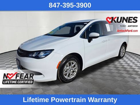 Used 2023 Chrysler Voyager LX FWD image 3