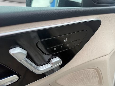 Used 2025 Mercedes-Benz C 300 4MATIC Sedan image 16