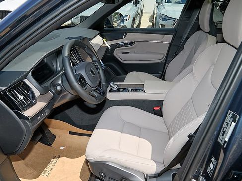 New 2026 Volvo XC90 T8 Plus w/ Protection Package Premier AWD/4WD image 18