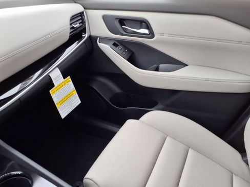 New 2025 Nissan Rogue SL w/ Tech Package image 23