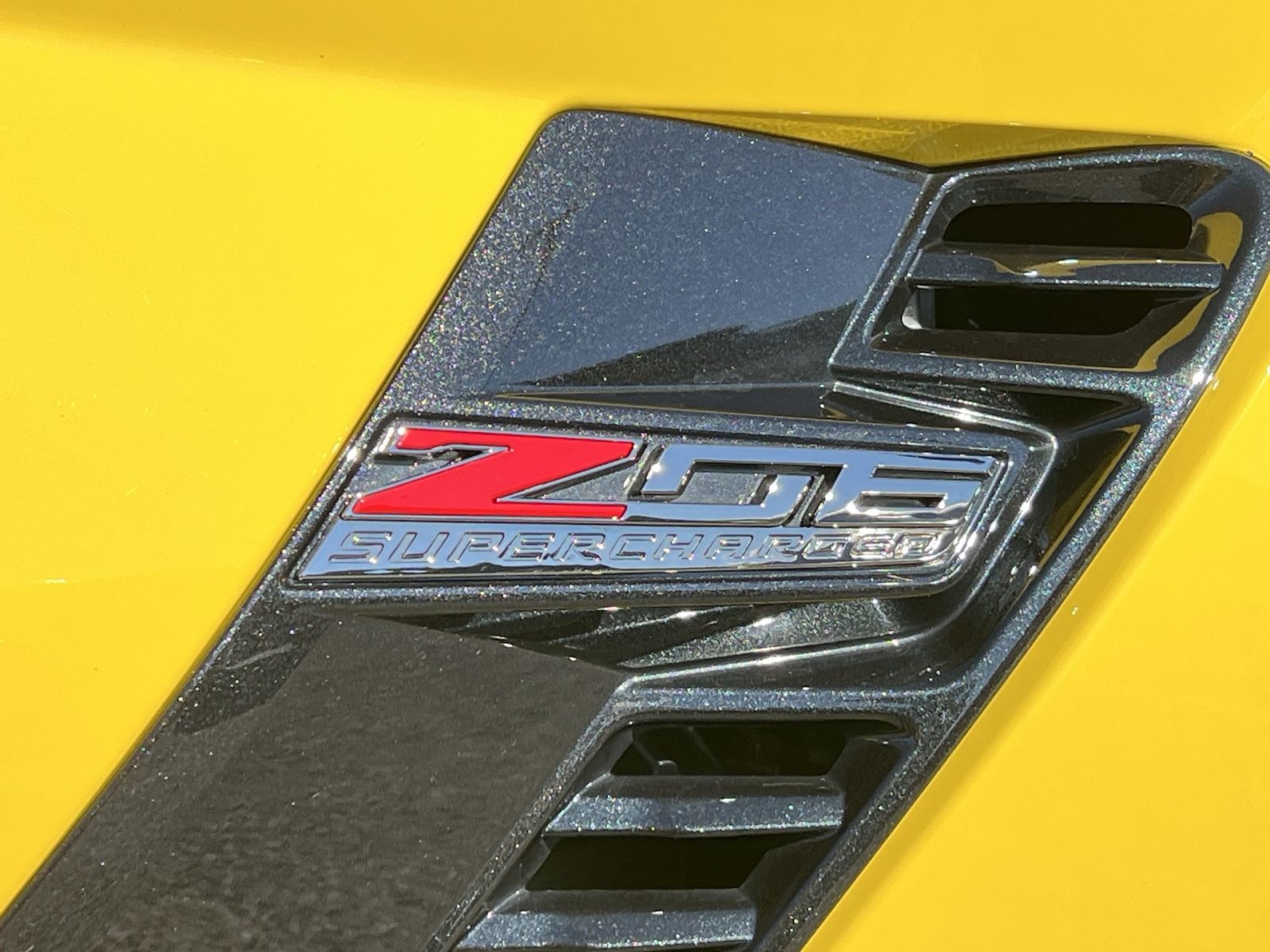 Used 2016 Chevrolet Corvette Z06 w/ 3LZ Preferred Equipment Group RWD image 23