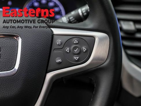 Used 2023 GMC Acadia SLT image 16